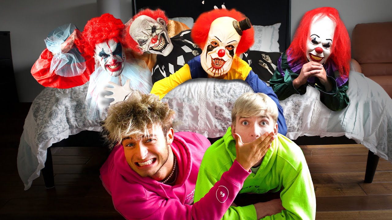 HIDE AND SEEK AGAINST SCARY CLOWNS AT 3 AM!! - YouTube