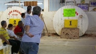 Colombia: Anthony Bourdain tries a bar game that involves explosives (Parts Unknown) screenshot 5