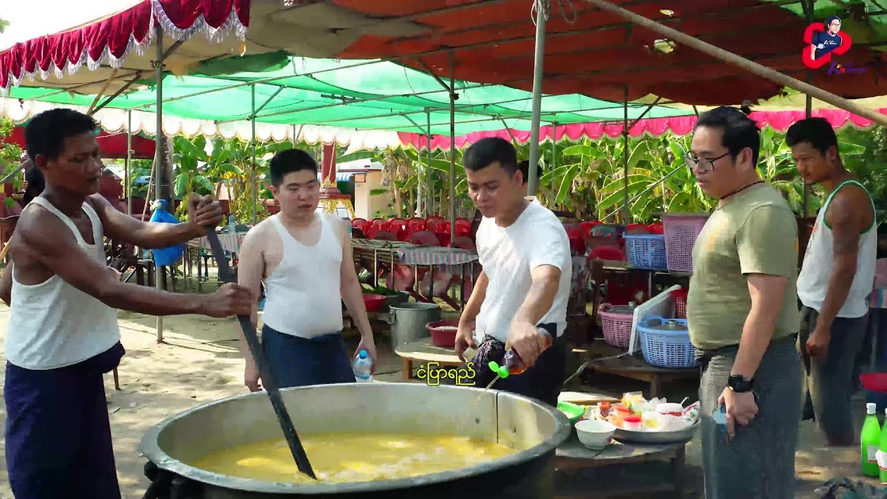 Chicken Chickpea Masala Soup with Roti 🫓 and Samosa - Sharing is Caring