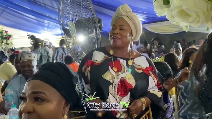 ACTRESS YETUNDE WUNMI DANCE TO APALA MUSIC BY MUSILIU HARUNA ISHOLA AT MC OLUOMO BIRTHDAY