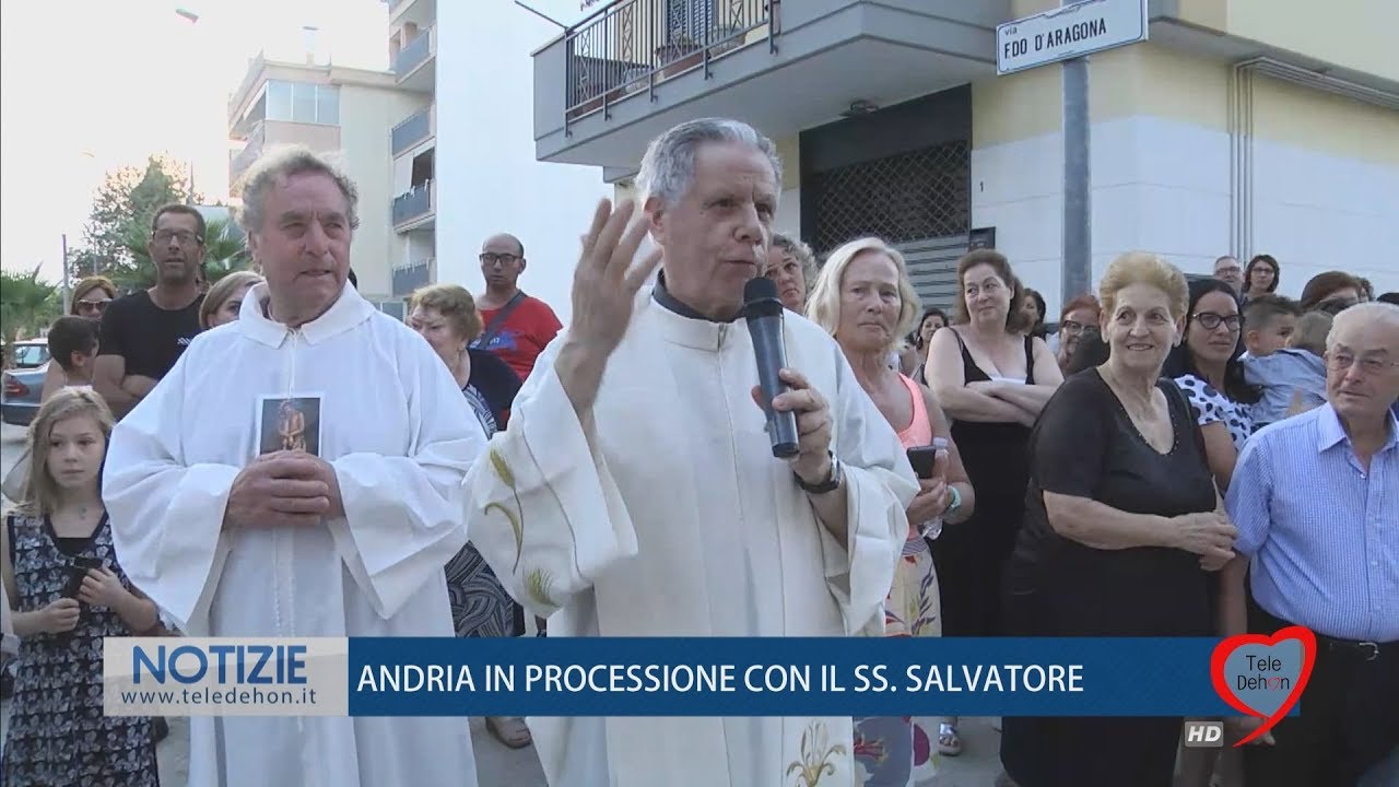 ANDRIA IN PROCESSIONE CON IL SANTISSIMO SALVATORE
