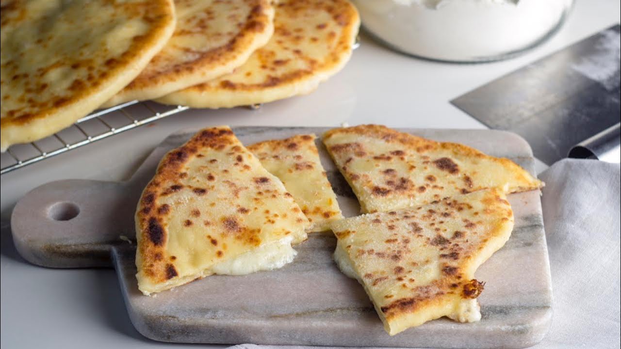 Cheesy bread خبز الصاج بالجبن - YouTube