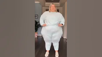 فتاه سمينه الحجم 