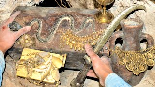 TREASURES ENCLOSED IN BIG ROCKS  / Opening  a roman cave / فتح قبر صخري مباشر /كنوز ودفائن