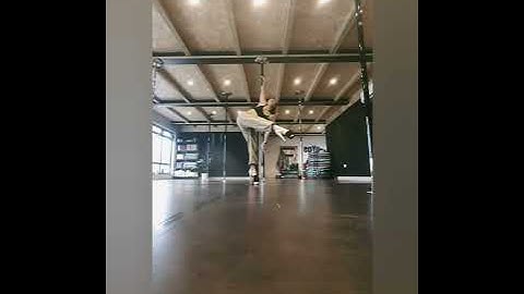 How to pole dance? - Beginner exotic pole flow - pole dancing