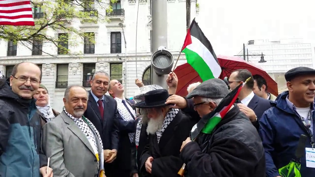 Rabbis congratulating raising of Palestinian flag at UN - YouTube