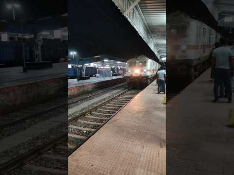 gorakhpur super fast express has arrival on Orai//railway announcement #travel#train