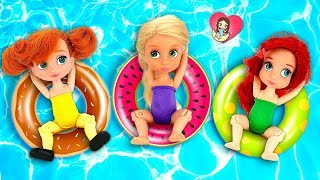 ¡RETOS y JUEGOS de PISCINA con COLCHONETAS INFLABLES!  Princesas Junior Muñecas