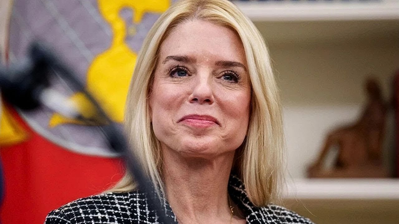 Pam Bondi, 59, Flaunts Perfect Figure In Swimsuit Photos - YouTube