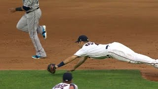 SEA@MIN: Mauer makes a diving stop and flips to first