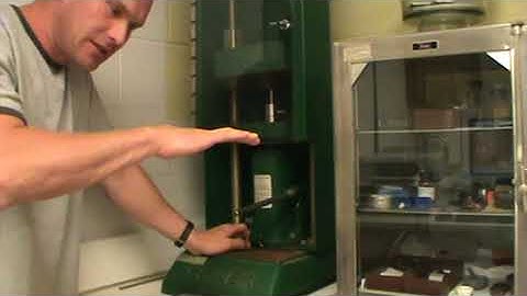 IR KBr disc of solid sample