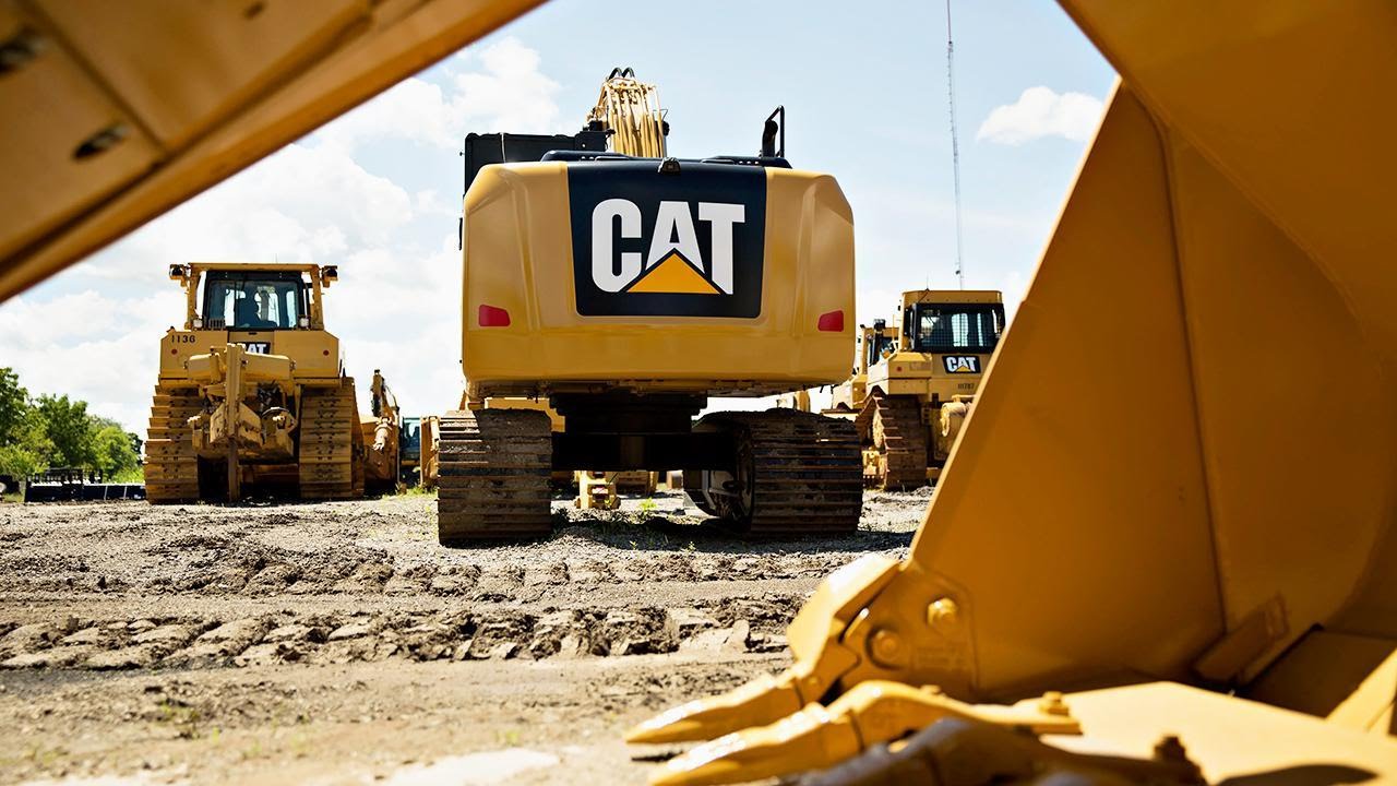 Caterpillar Cuts Outlook After Weaker-Than-Expected Earnings Caterpillar Cuts Outlook After Weaker-Than-Expected Earnings
