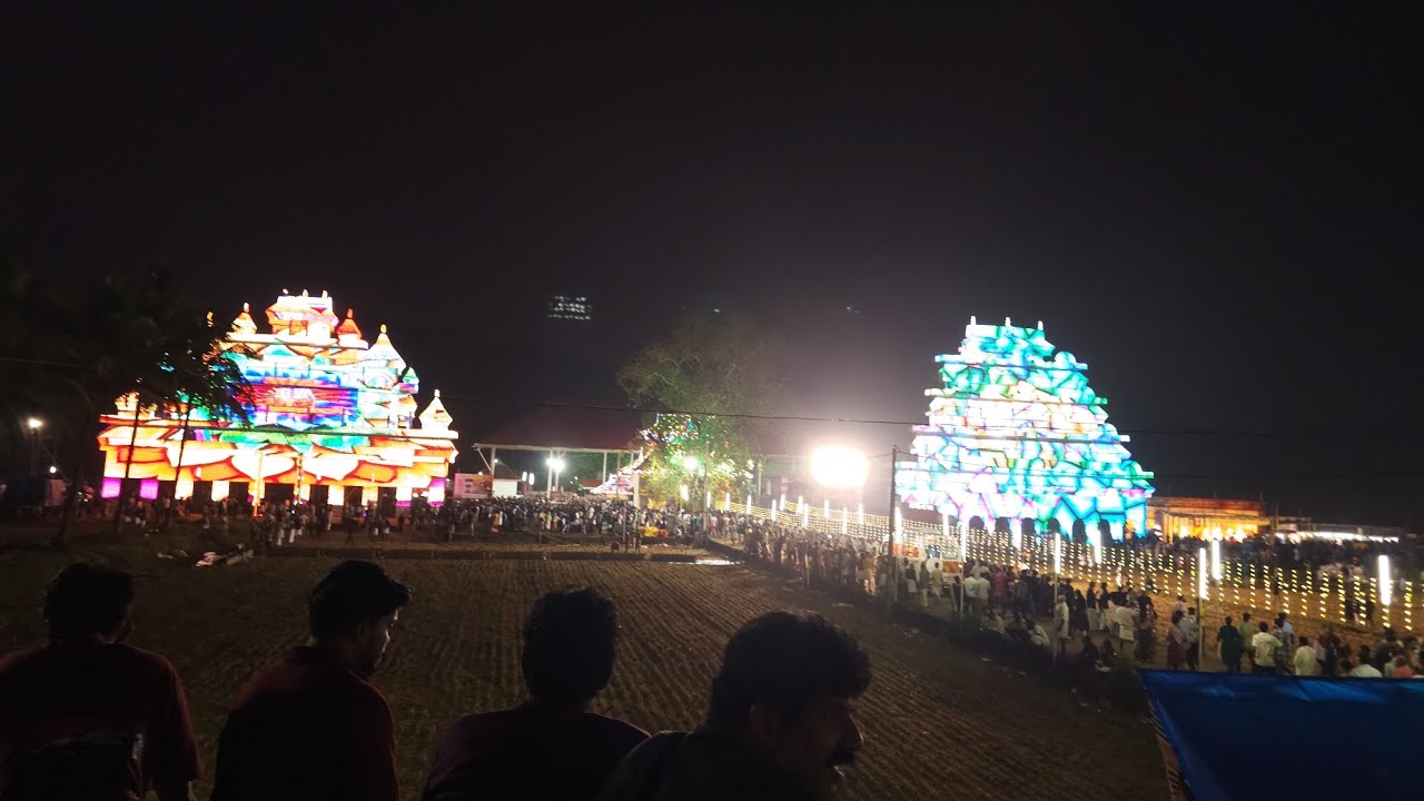 ഉത്രാളികാവ് സാംപിൾ വെടിക്കെട്ട് 💥💥🔥🔥💥💥 കാണാൻ മാത്രം ഉണ്ട് ട്ടോ................. മിസ്സ്‌ ആക്കലെ 