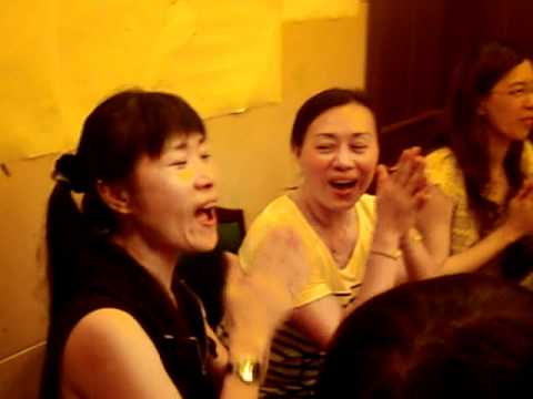 桃園南區扶輪社 高爾夫團練後 吃消夜 並祝雷小姐生日快樂