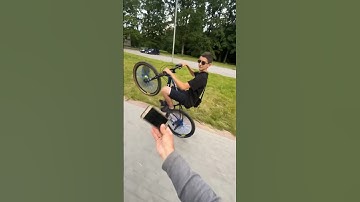 БЕСТРАШНЫЙ ШКОЛЬНИК НА ВЕЛОСИПЕДЕ #shorts