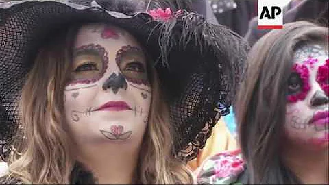 Mexico gathers hundreds of Catrinas at festival