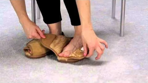 Propet WW1054 Adjustable Overlay Suede & Sheepskin Slipper