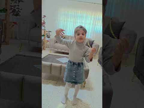 فطومة عم بتقول لمحمد كلب كان رح يضربا كلو من ورا الترند  