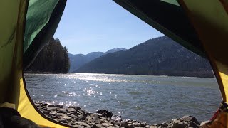 Самоизоляция в палатке на берегу озера