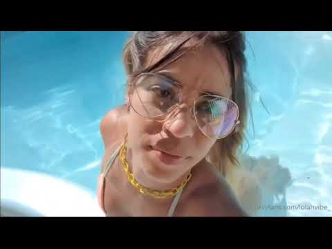 Girl farts in pool (Lolah Vibe)