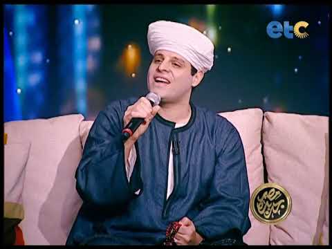 الشيخ محمود يس التهامي يتألق في أنشودة والده أكاد من فرط الجمال أذوب