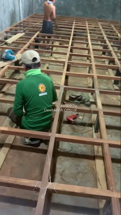 Pembuatan tatakan padi di ruangan mesin oven