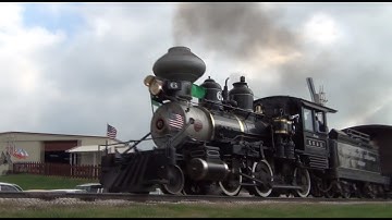 Engine #6 thunders up the hill! Old Threshers 2012