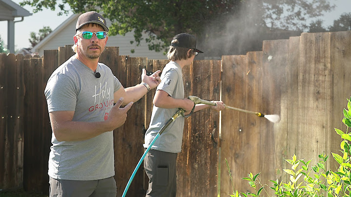 Two Ways To Prepare Your Old Fence For Stain