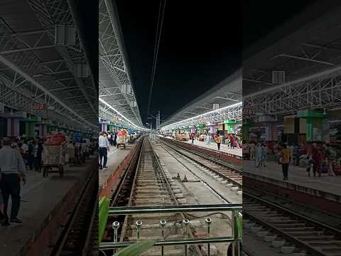 HOWRAH RAILWAY STATION IS ONE OF THE INDIA S LARGEST RAILWAY STATIONS