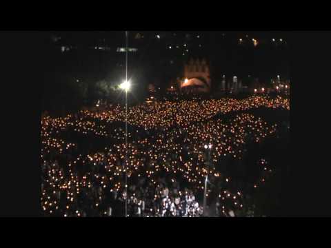 Vidéo: Procession Annuelle Aux Flambeaux à Kertch