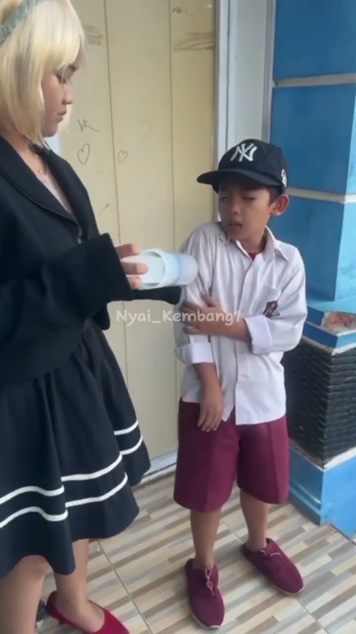 Vidio kocak dan gokil @nyaikembang1nyaikembang1 /ketika imunisasi di sekolah ?
