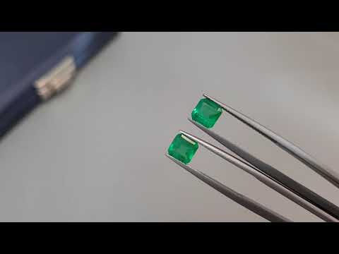 Pair of Vivid Green emerald cut emeralds 1.89 ct, Colombia Video  № 1