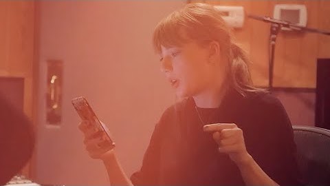 HOW TAYLOR SWIFT OUTPLAYED THE MUSIC INDUSTRY