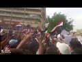 محاضرو وعقود تربية الرصافة الثالثة يخرجون بمظاهرة غاضبة أمام مبنى محافظة بغداد العراق 