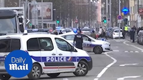 Armed French police step up hunt for Strasbourg gunman