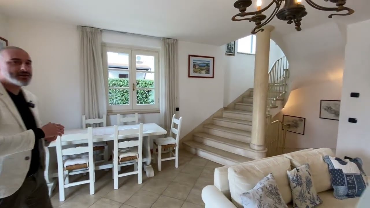 Villa con giardino e posti auto in affitto a Forte dei Marmi
