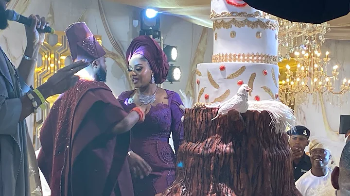 CAKE CUTTING MOMENT AT DAVIDO & CHIOMA WEDDING #CHIVIDO24 #CHIVIDO2024