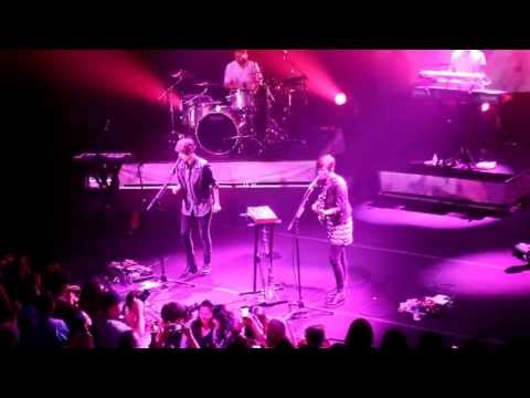 Tegan and Sara - Drove Me Wild OPENING (Live in Singapore)