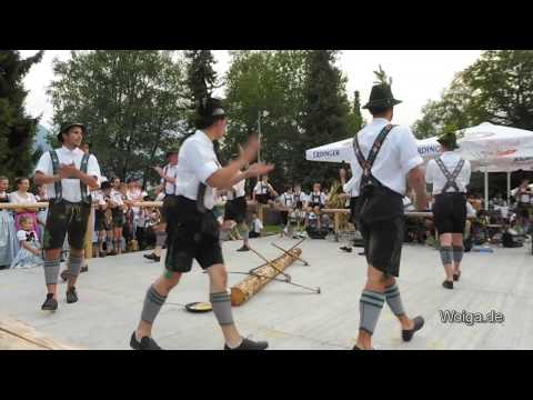 D'Simetbergler Wallgau mit dem Holzhacker Plattler. Wallgau, Bavaria, Germany