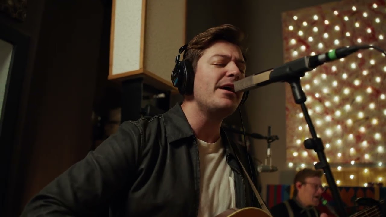 John Hollier & the Rêverie - Somewhere Down the Road (Live at Fatback Studios Nashville) auf YouTube ansehen John Hollier & the Rêverie - Somewhere Down the Road (Live at Fatback Studios Nashville) auf YouTube ansehen