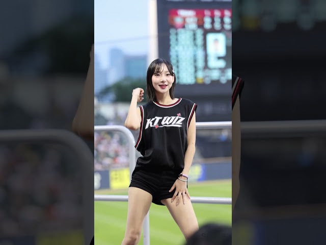리듬에 맞춰 홈런 장성우~~ #정희정 #정희정치어리더  #치어리더 #cheerleader #야구#kt위즈 #잠실야구장