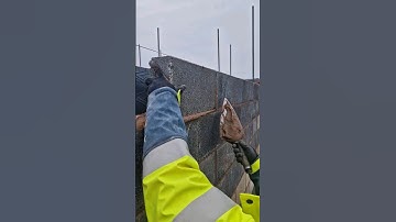 Technique for laying high block courses. #bricklaying #newbuild #tips #subscribe