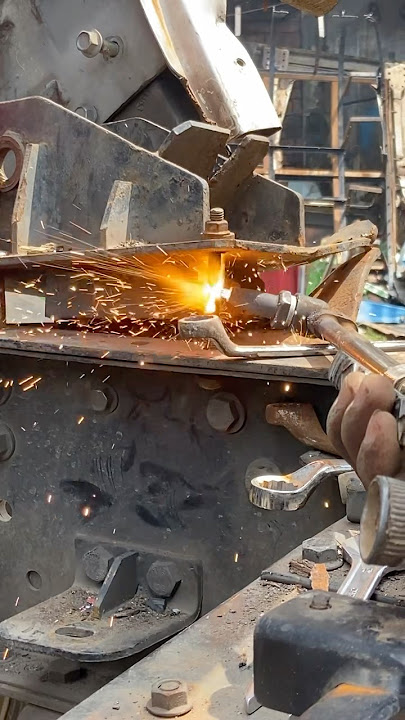 Fir Sound 😨#gas #cuttingskills #shorts #workinghard