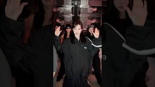 YUQI’s city dance! GG EZ☝️YUQI in HONG KONG