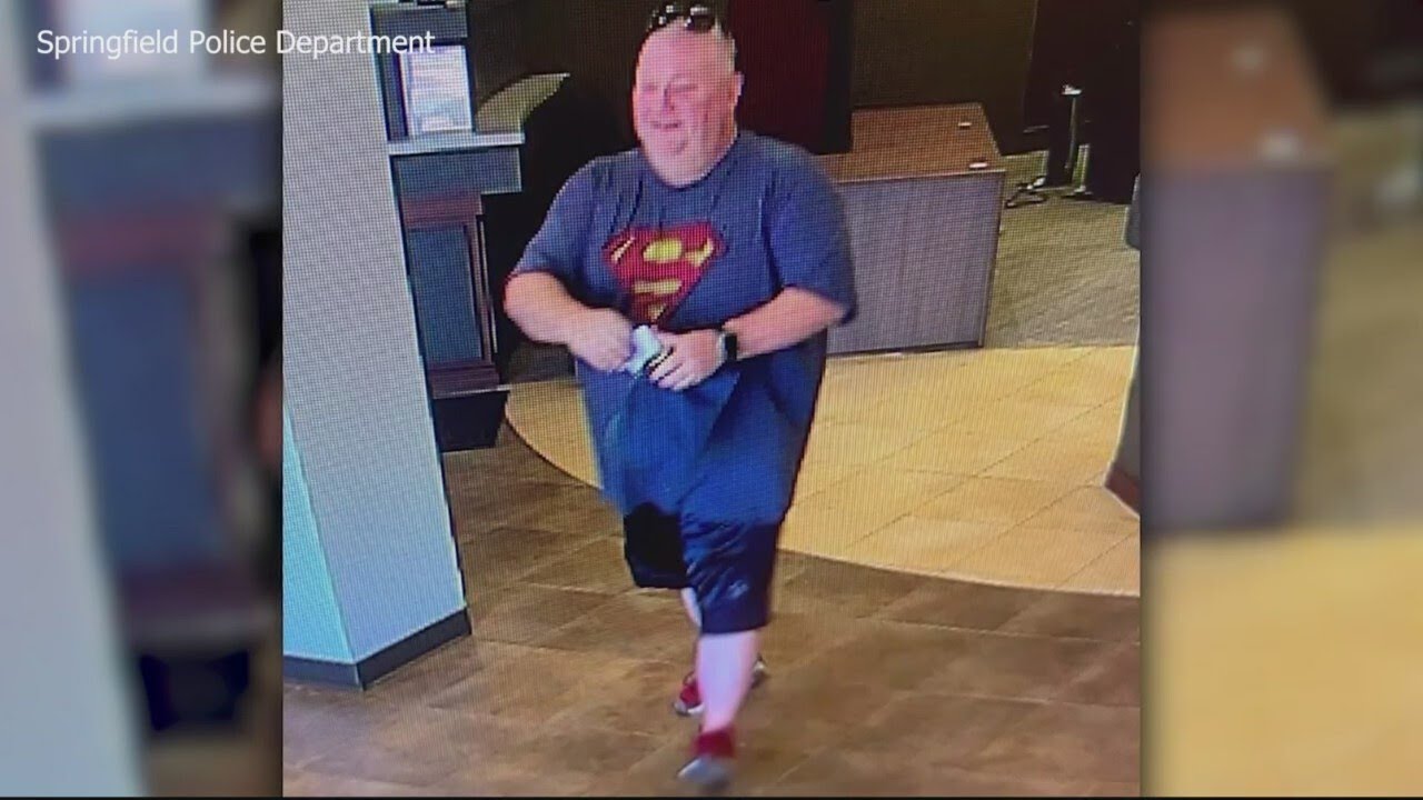 Springfield Police searching for robbery suspect from Legacy Bank - YouTube