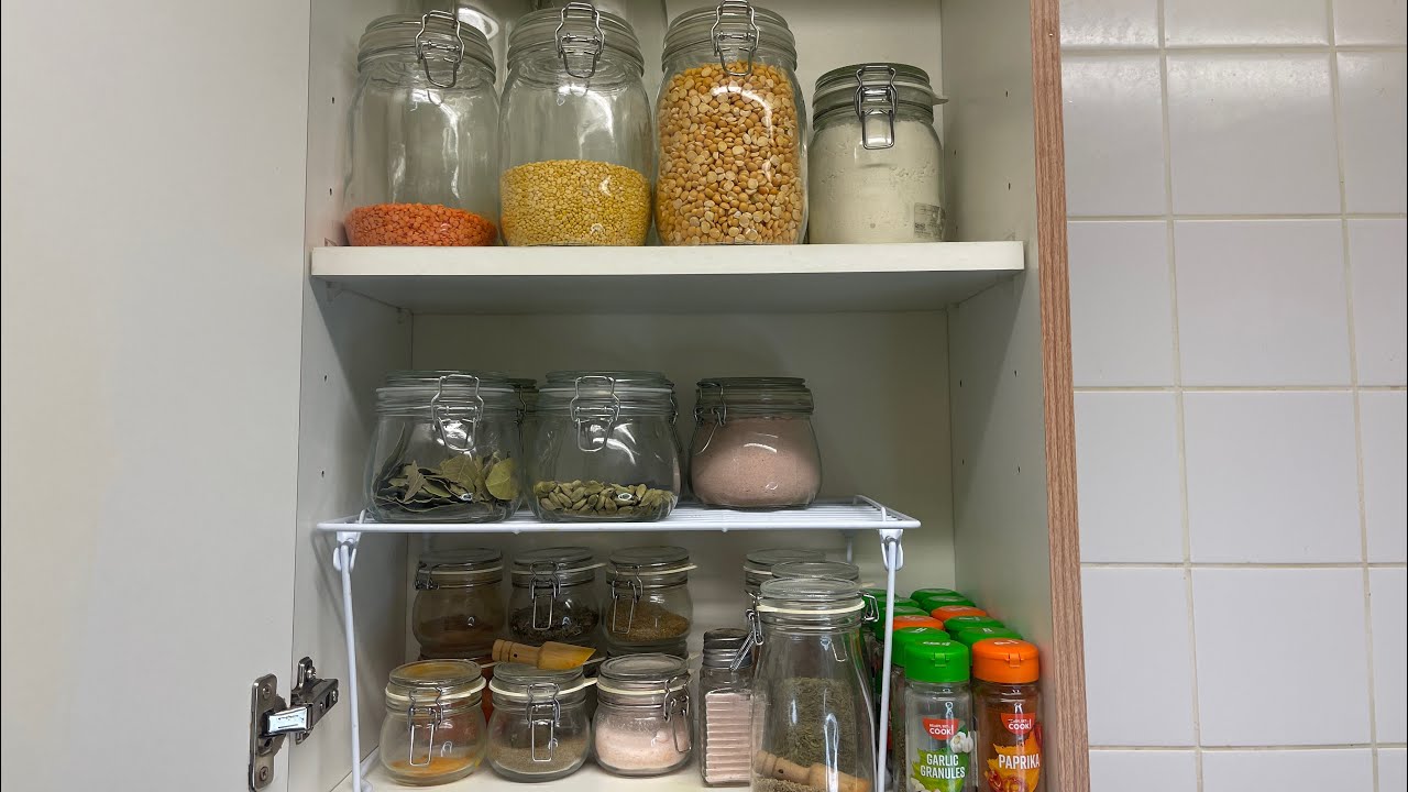 Organise my spice cabinet with me/ declutter with me 
