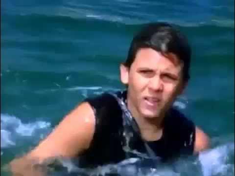 Baywatch S04E03 Lover's Cove - Lauren (Anndi McAfee) saves drowning