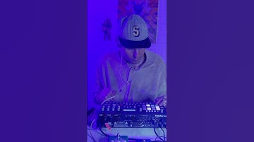 Synth and generative graphics live with Wychez