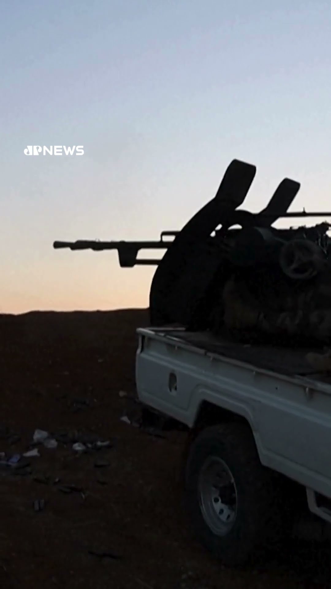 Rebeldes entram em confronto com exército sírio em direção a Hama #shorts