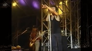 狼と踊れ / HOUND DOG 1999 夢の島FINAL LIVE - YouTube
